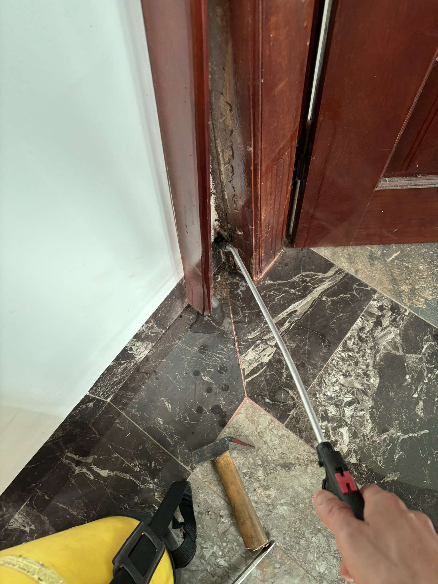 Kỹ thuật thực hiện phun phòng mối khe của diệt mối hà đông